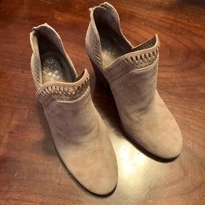 Vince Camuto VC-Fileana suede bootie size 5.5